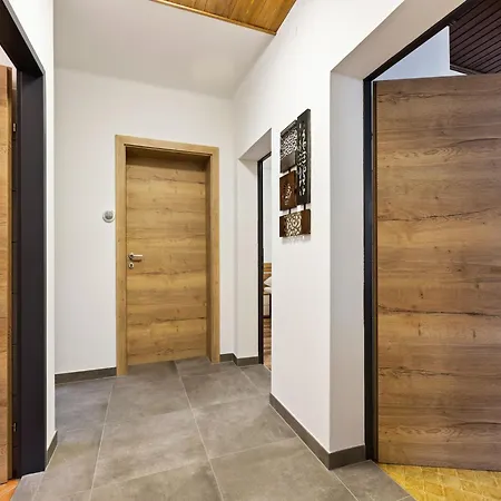 Spacious In With Garden, Cleaning Included